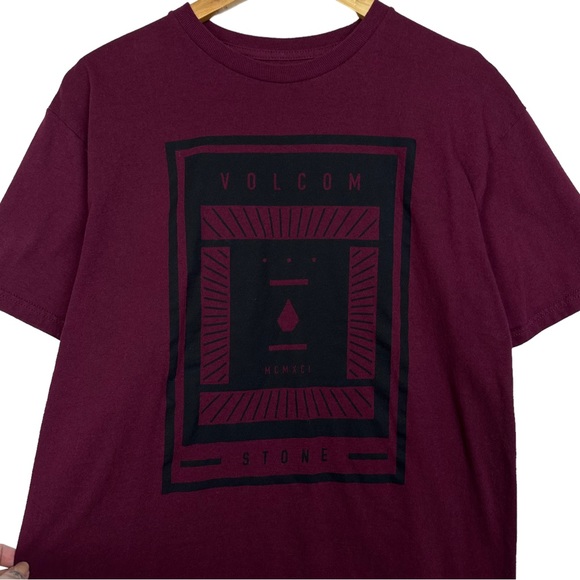 Volcom Burgundy MCMXCI Stone Age Graphic Crewneck Short Sleeve Boxy Tee Shirt M - Picture 3 of 5